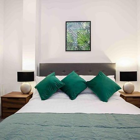 Modern & Stylish 1 Bedroom Apartment In Bolton Exterior photo
